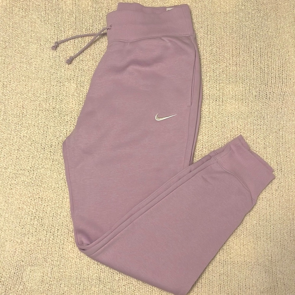 Nike NWT Women Lilac Joggers